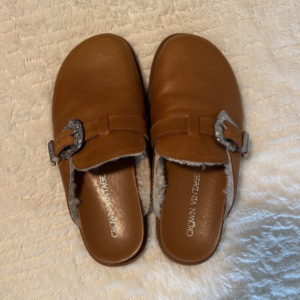 Crown Vintage leather Tan Buckle Fur-Lined Mules size 7